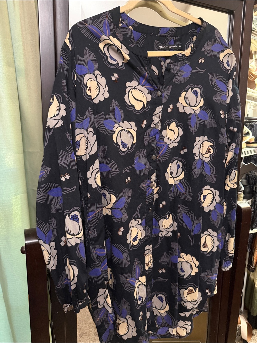 Women's Floral Button-Front Tunic in Black and Blue